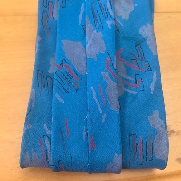 Mondo Uomo 100% silk Tie hand made in Italy 56" teal w/ abstract design EUC - Picture 9 of 9